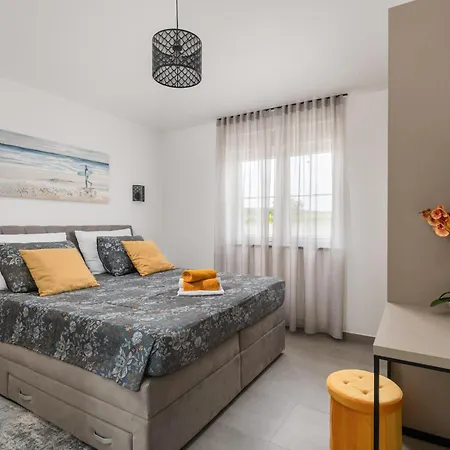 Cozy In With Wifi بيت للعطل