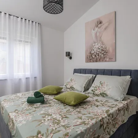 Amazing In With Wifi Holiday home Loborika