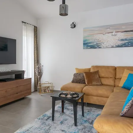 Prázdninový dům Cozy In With Wifi Loborika